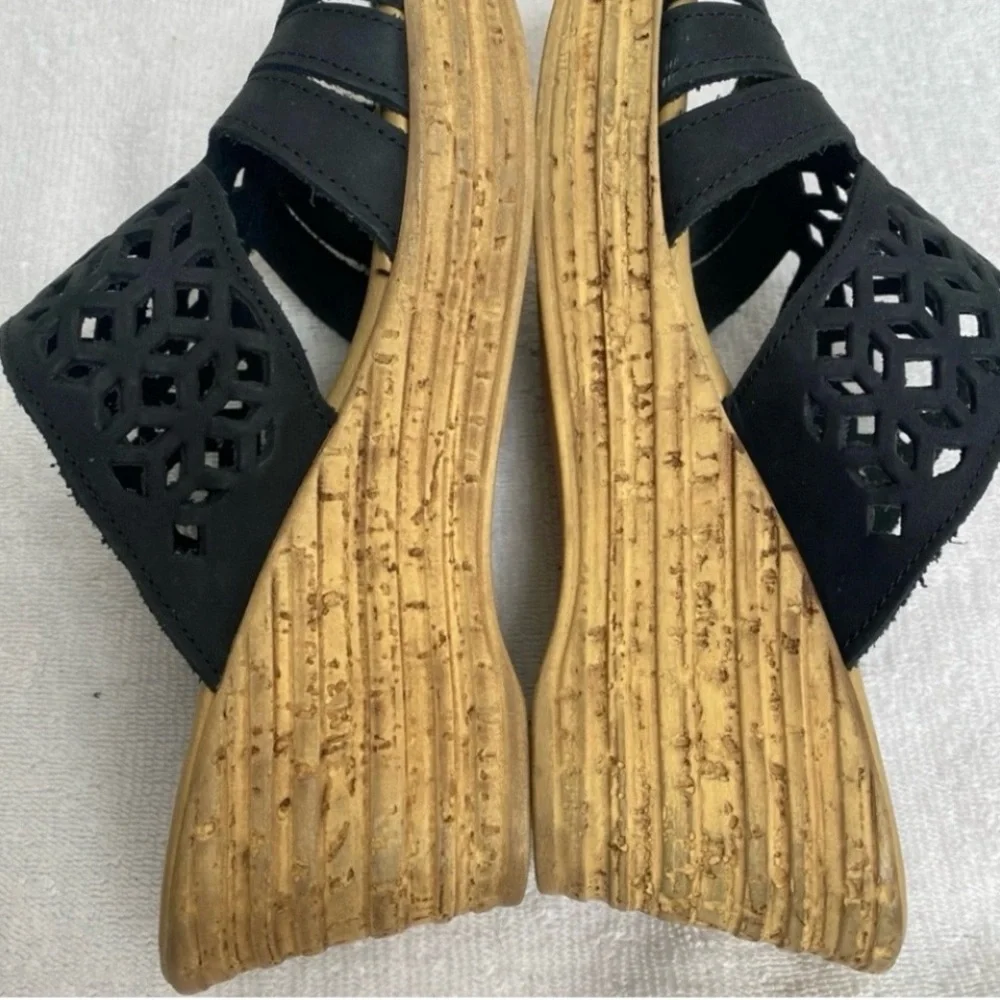 Spring Step Women Black Leather Perforate Faux Cork Wedge Platform Sandal Sz 7.5